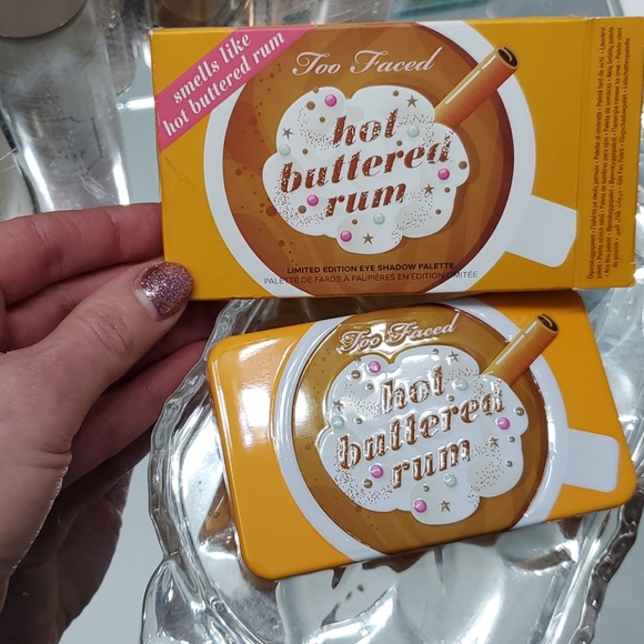 Too Faced Hot Buttered Rum eyeshadow pallet - Picture 3 of 4